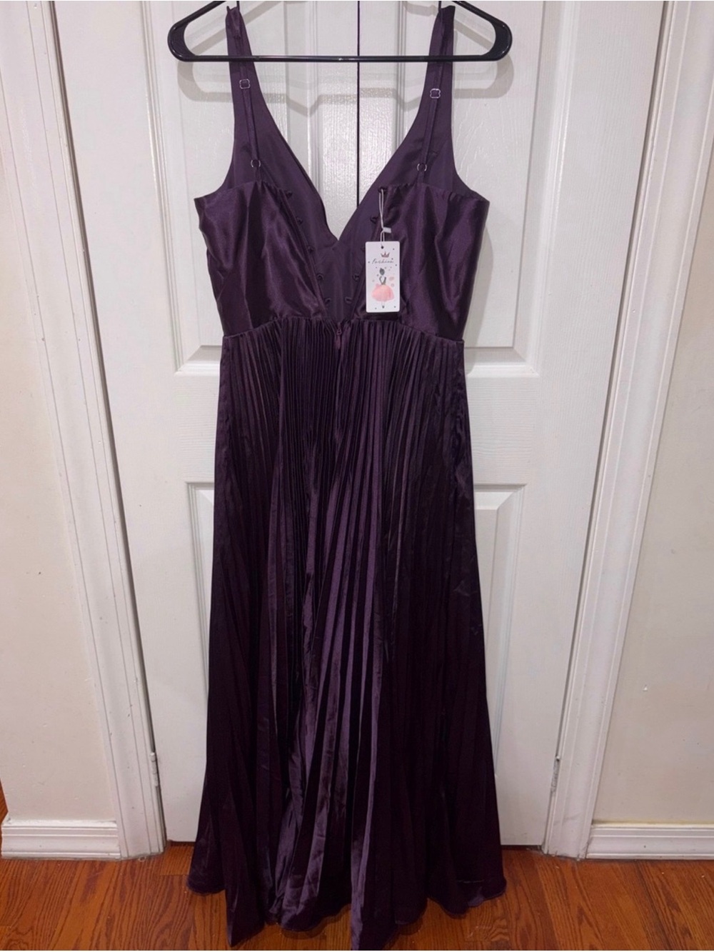 ๐Deep Plum V-Neck pleated sleeveless midi NWT dress - M ๐ - Picture 5 of 11